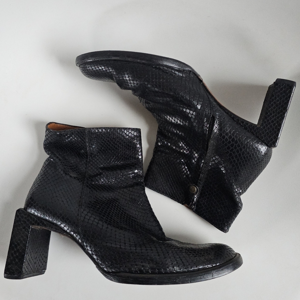 ☆ EL CABALLO Snake Print Leather Booties, 39